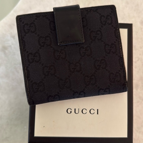 - Gucci black monogram canvas and leather compact wallet - Picture 2 of 8
